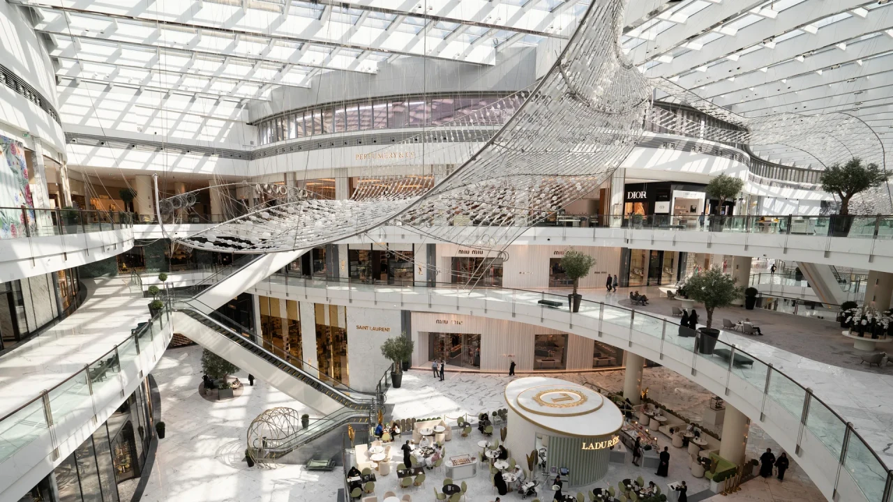 Luxury Shopping in Dubai: From Designer Malls to Private Jewellery Experiences